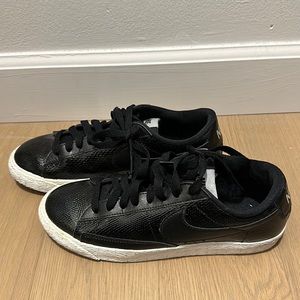 Nike Premium Blazer Low Top Women’s sneakers (685239-002)